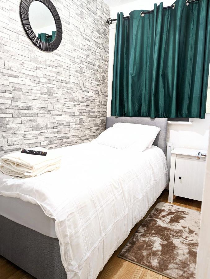 The Saxon Rooms 바킹 외부 사진